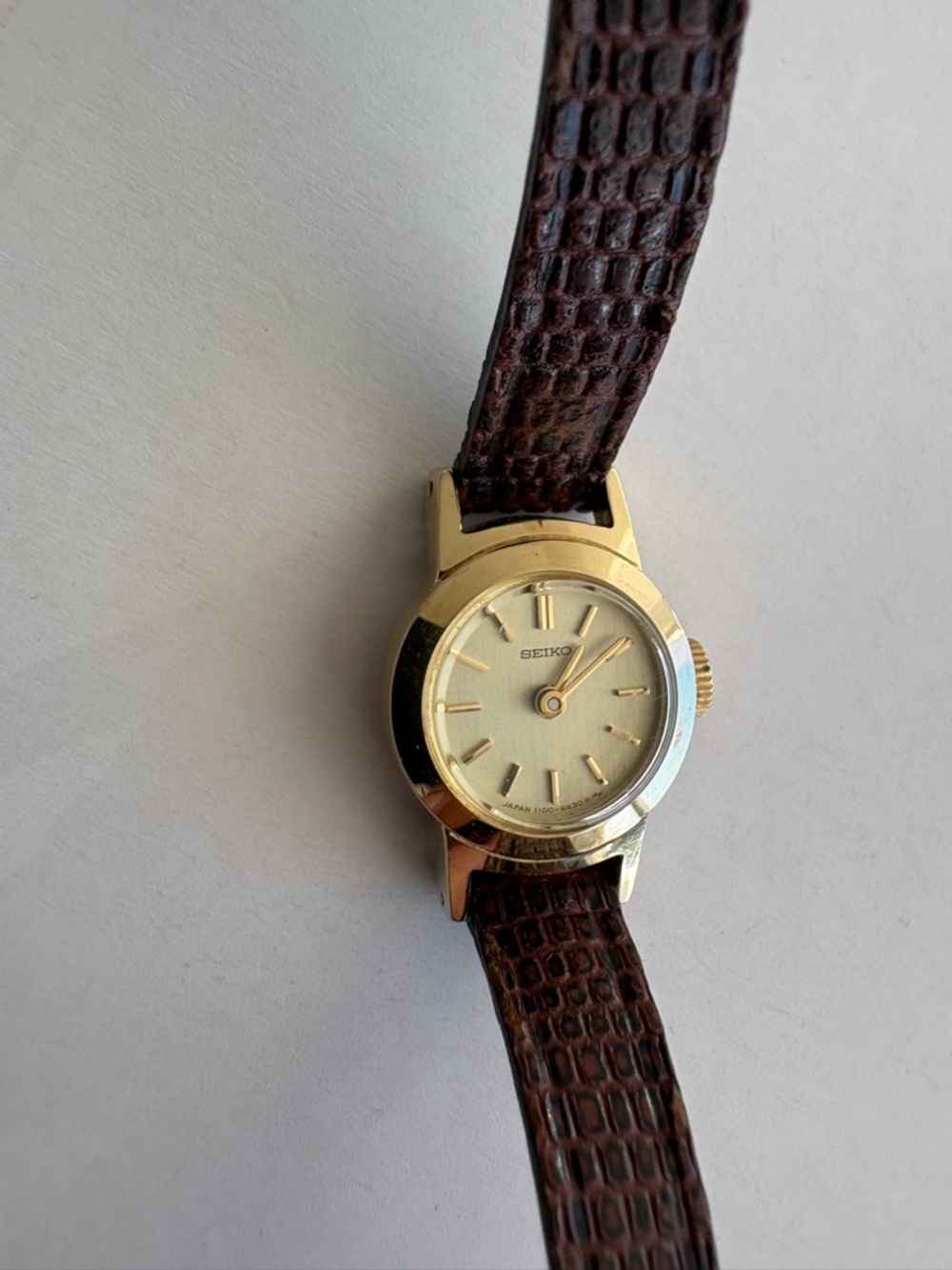 Vintage Seiko Gold and Brown Ladies Watch - Small Face - Picture 2 of 14